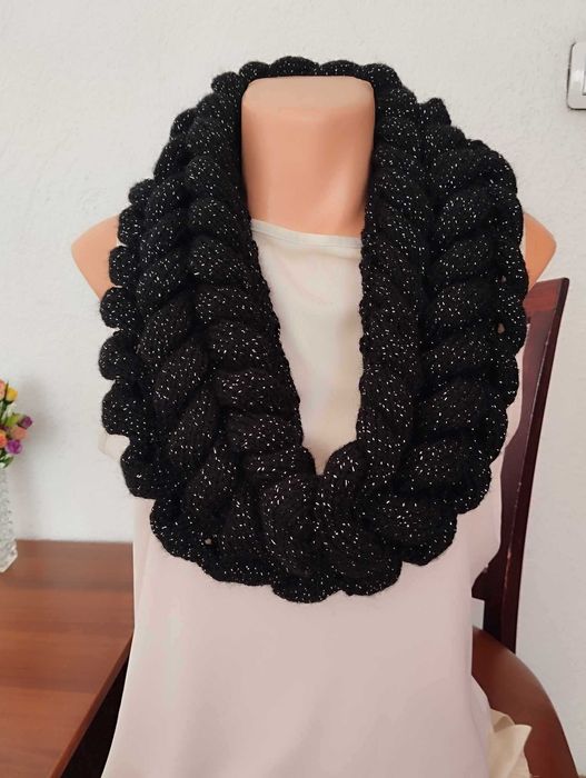 Нова цена 45 лв. Кокетни шал и шапка