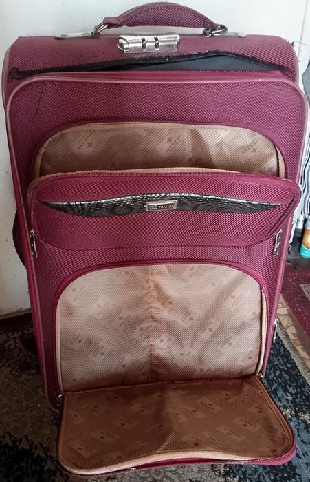 Чемодан на колесах продаю