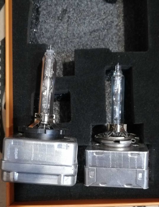 ксенонови крушки D1S 35W HEJALUX и HELLA-60 лв за двете