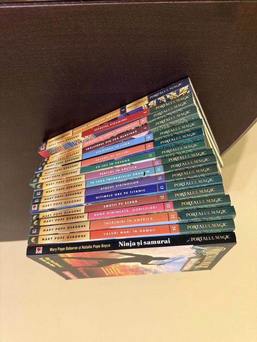 De vanzare colectia “Portalul Magic”