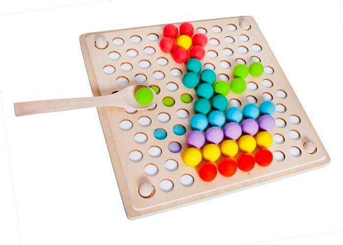 Дървен пъзел с цветни топчета