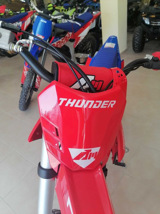 Кросов мотор 125 Кубика от серията Storm Red