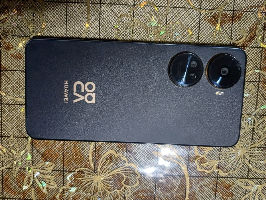 Телефон Хуавей нова 12