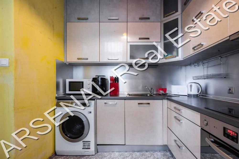 Дава се под наем Тристаен апартамент в София, Център - 100 кв.м за 950 € - Снимка #1