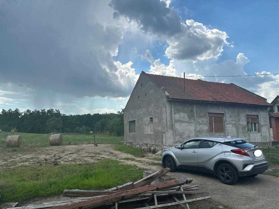 Casă solidă + 4500 mp Teren INTRAVILAN, 45m Front stradal