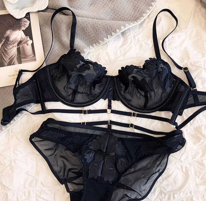 Женское бельë разных видов