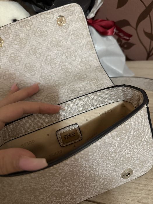 Оригинална чанта Guess