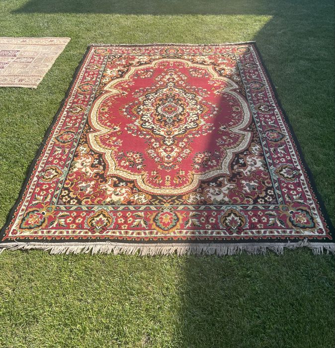 Продам б/у ковры, в хорошем состоянии