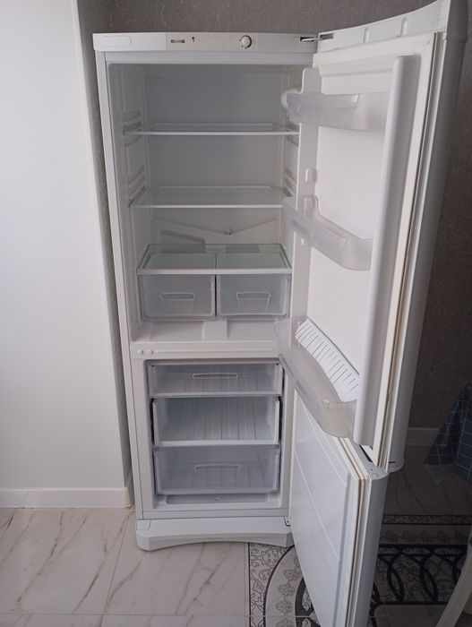 Продам отличный холодильник