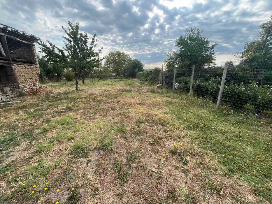 Къща с 4 спални и двор 1200 кв.м. за продажба в село Осетеново