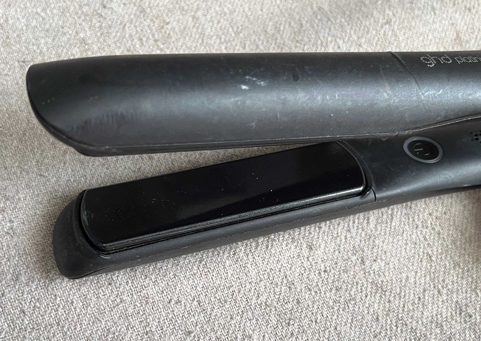 Placă de păr GHD Platinum Plus defectă, LED roșu, nu mai pornește