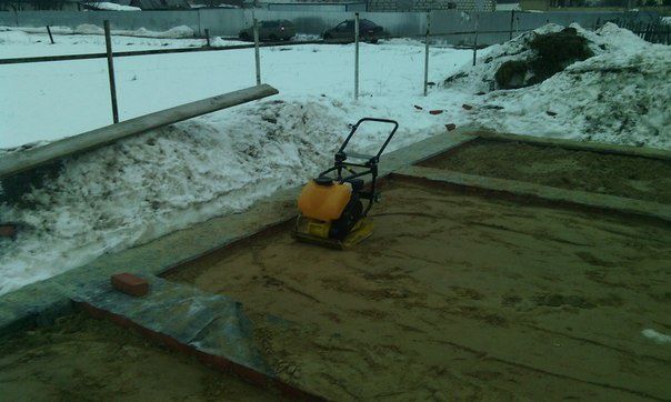 Трамбовка вибро плита работает нормально