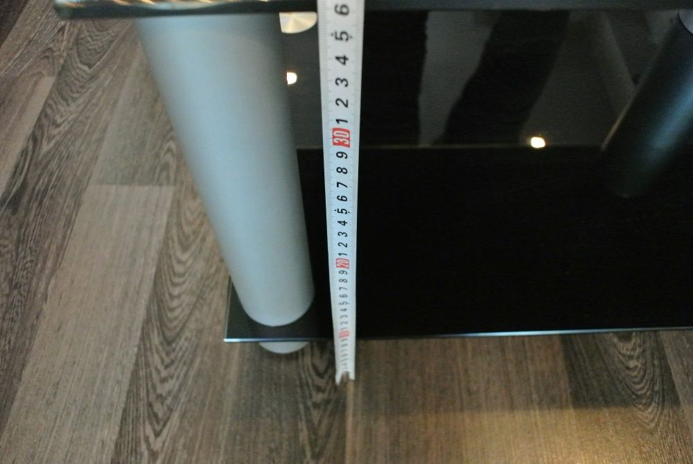 Фирмена стъклена маса за телевизор до 42 инча.