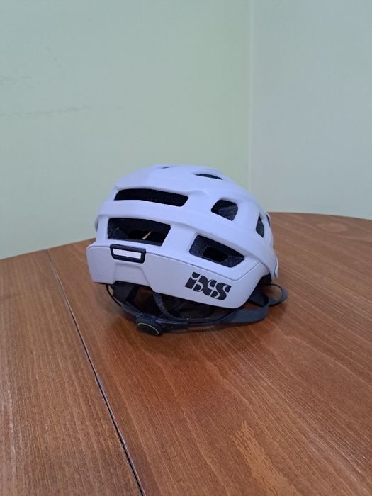 каска за велосипед IXS Trail XC. Размер M
