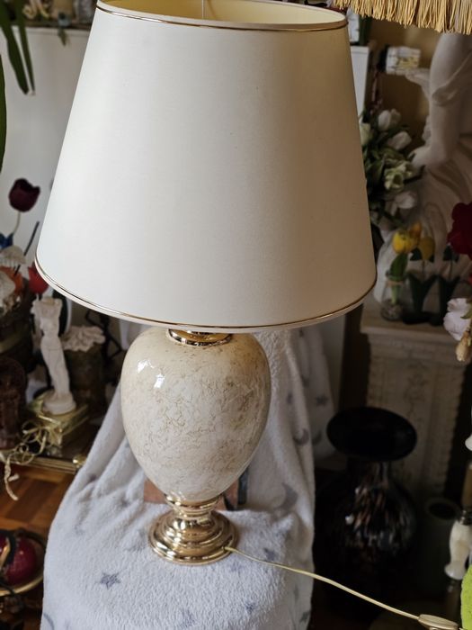 Vând o lampa  antica mare de 87 cm din porțelan