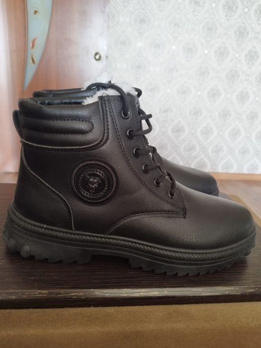 Продам Ботинки зимние