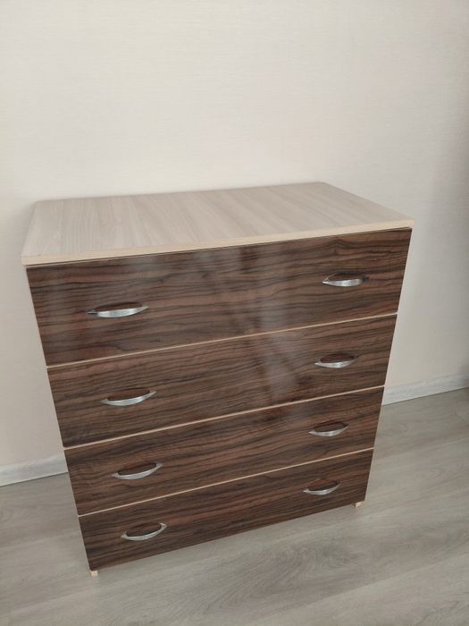 Комод, 4 ящика, в хорошем состряеии