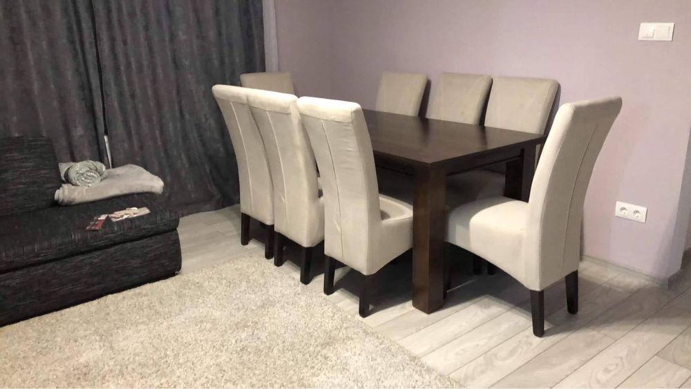 Masa din lemn masiv cu 8 scaune culoare nuc