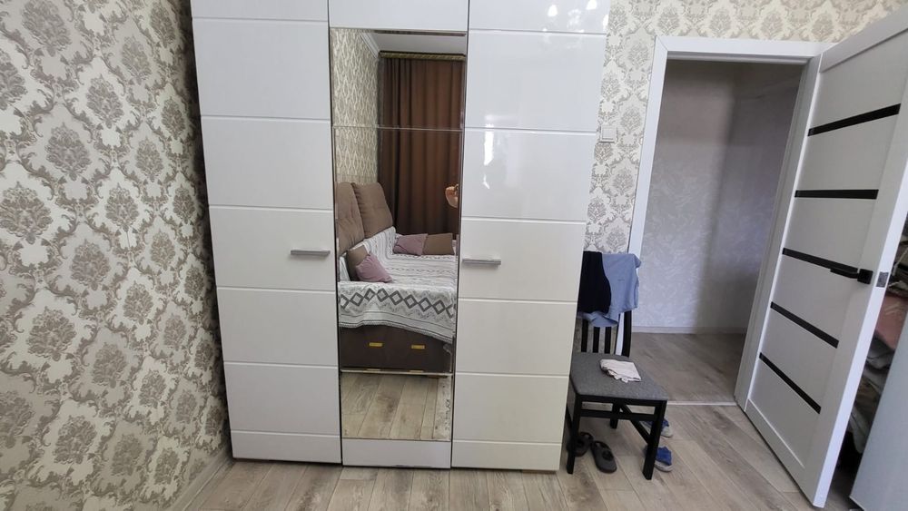 Продаётся шкаф трехсворчатый