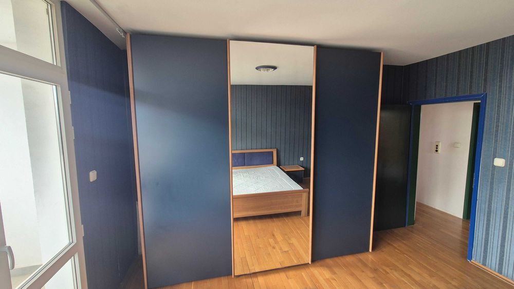 Cпален комплект, италиан. произ. в много добро състояние-масивно дърво