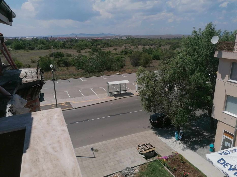 Давам под наем тристаен апартамент за целия сезон 2026 г.