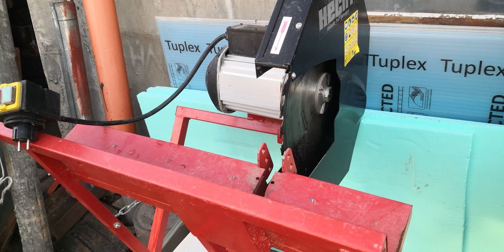 Циркуляр за трупи HECHT 8220