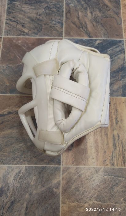 Продам Шлем для единоборств.