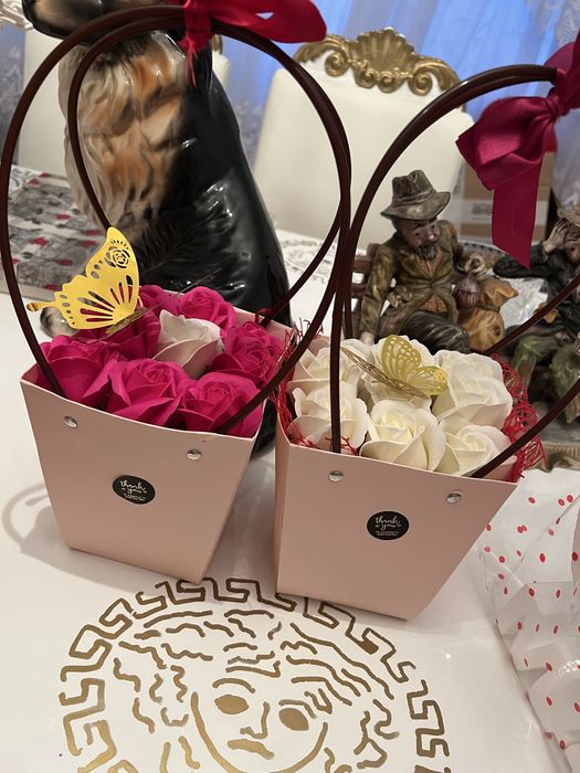 Vand cosulete cu trandafiri din sapun