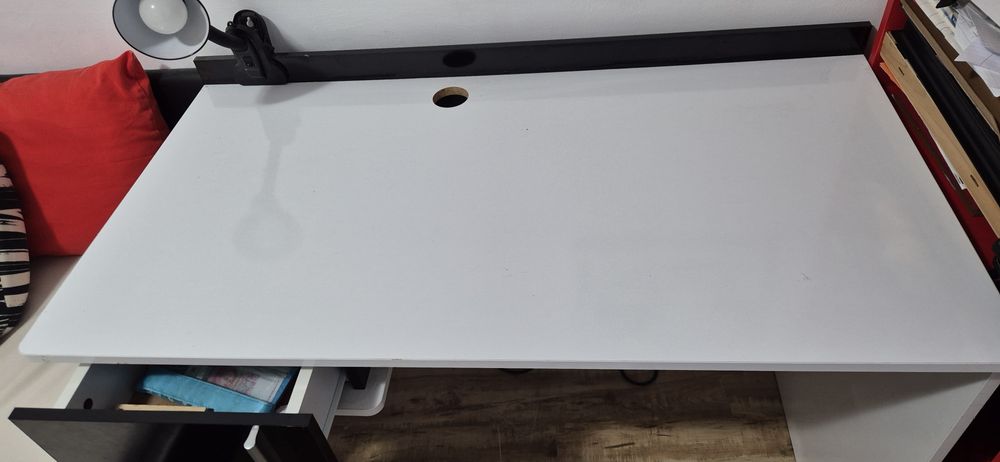 Бюро бял гланц с чекмедже