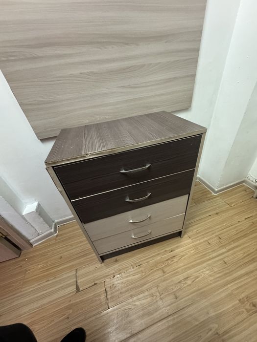 Продам вешалку с тумбой