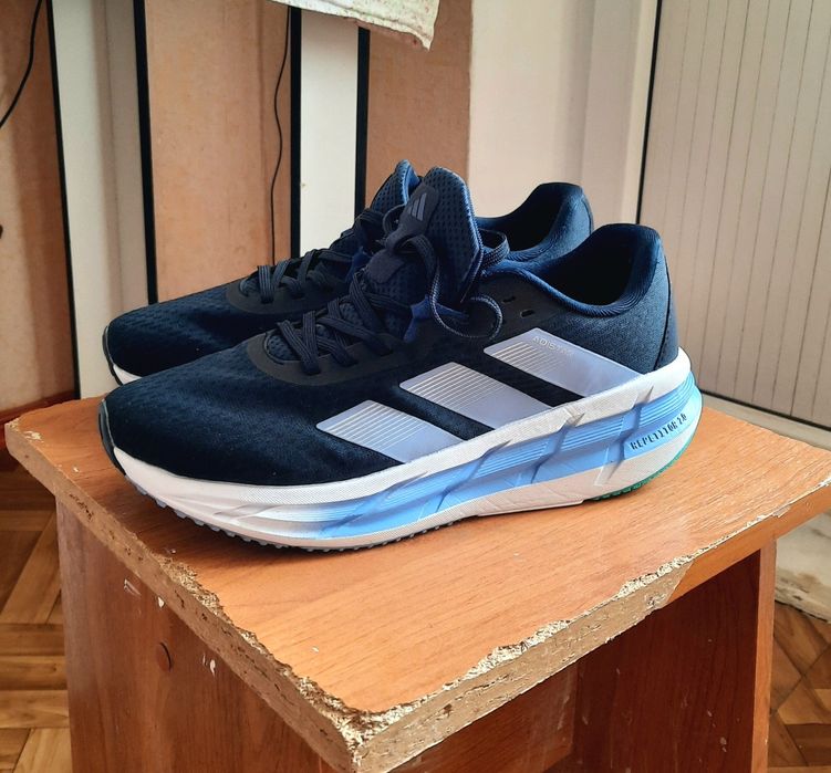 Продам кроссовки Adistar