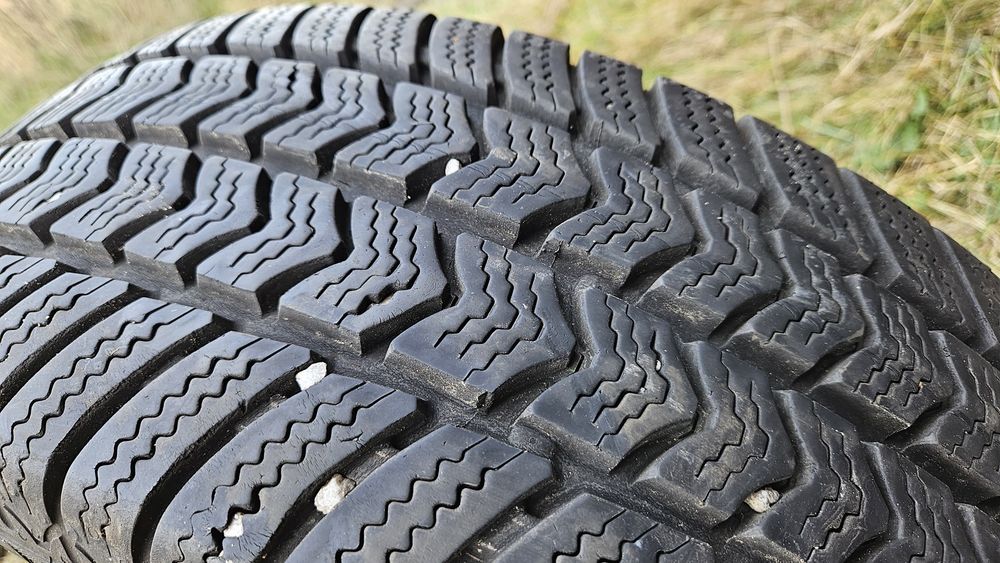 2бр гуми 215 65 16С семперит