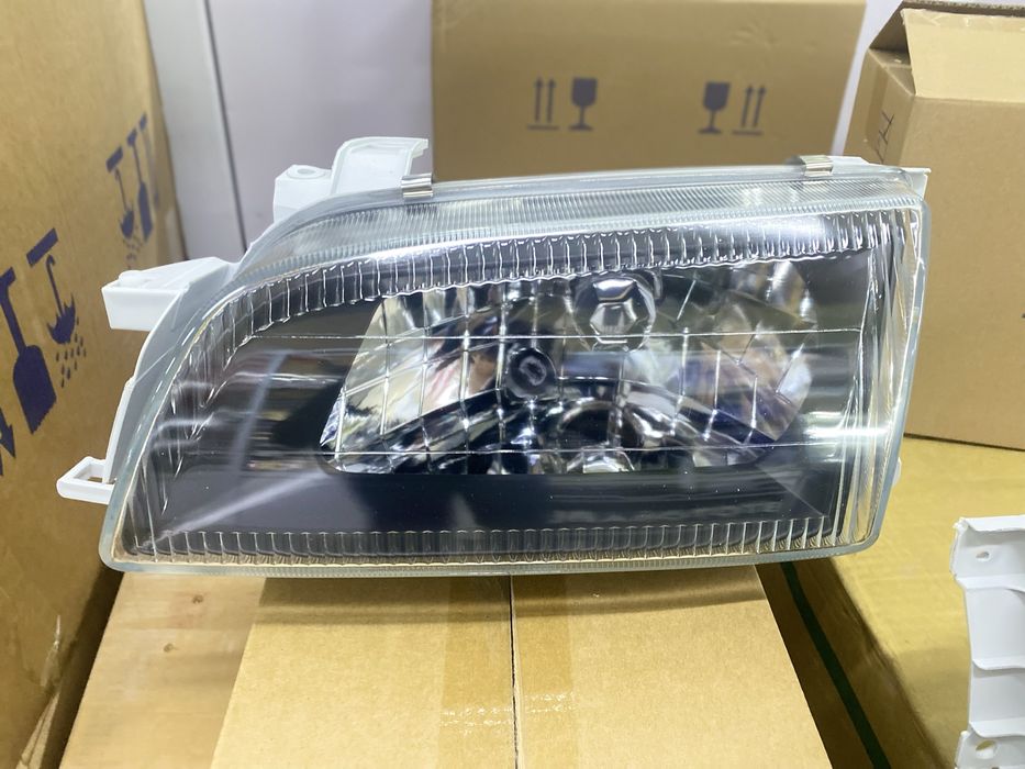 Фара Toyota carina e