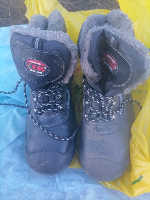 Продам зимние ботинки