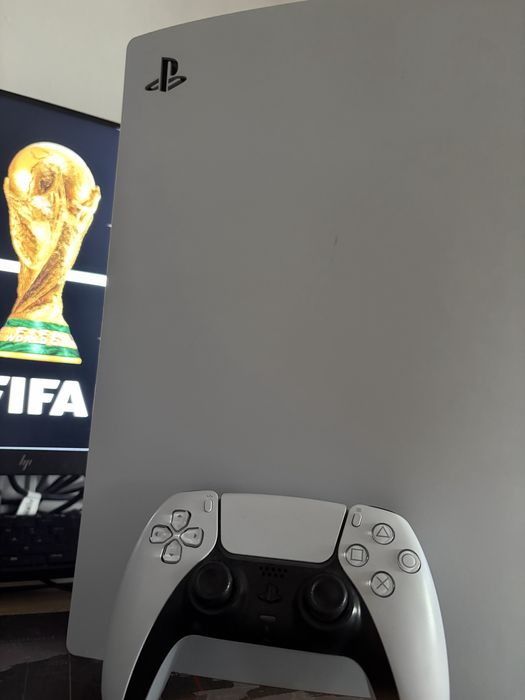 Vând PlayStation 5 Digital Edition – 825 GB + 1 controller