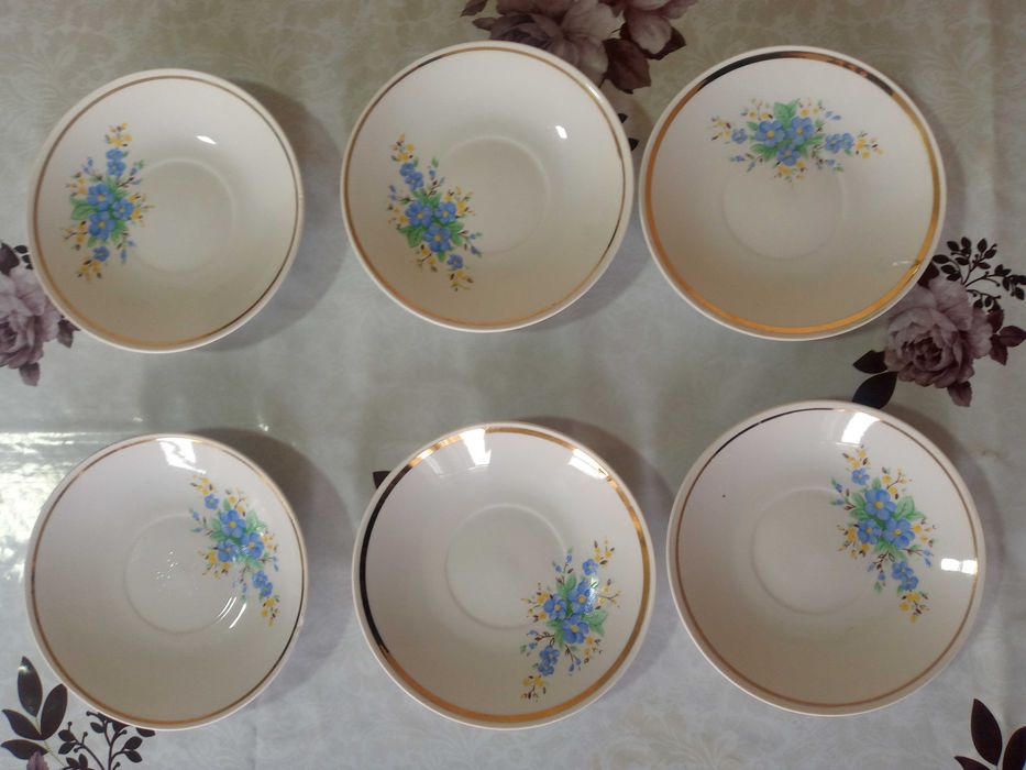 Небольшие советские тарелки "Васильковый букет".Цена 20 тыс 1 шт