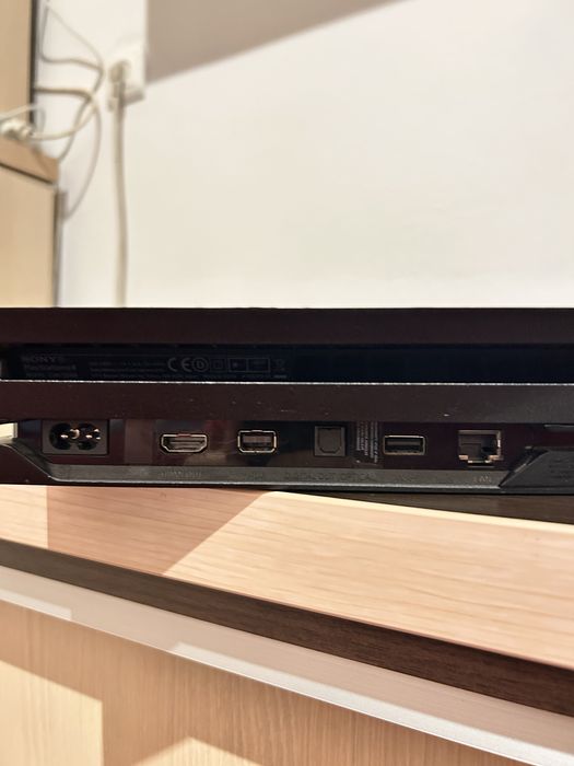 Playstation 4 Pro 1 TB + Controller