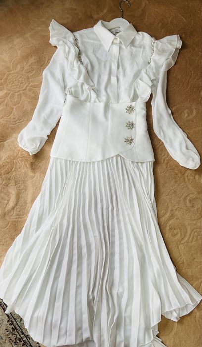 Юбочный костюм с баской