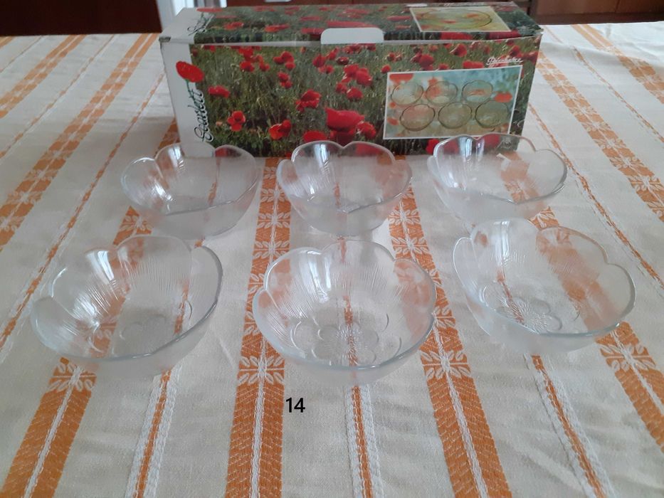 Комплекти за хранене и кухненски принадлежности