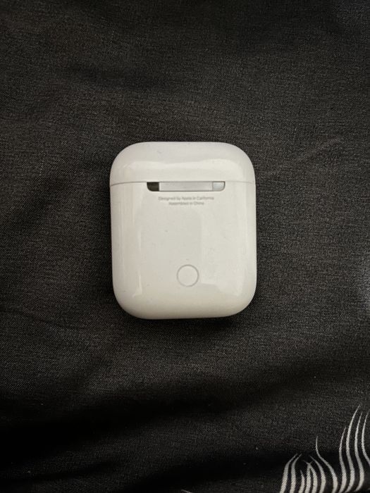 Наушники Apple AirPods with Charging Case белый