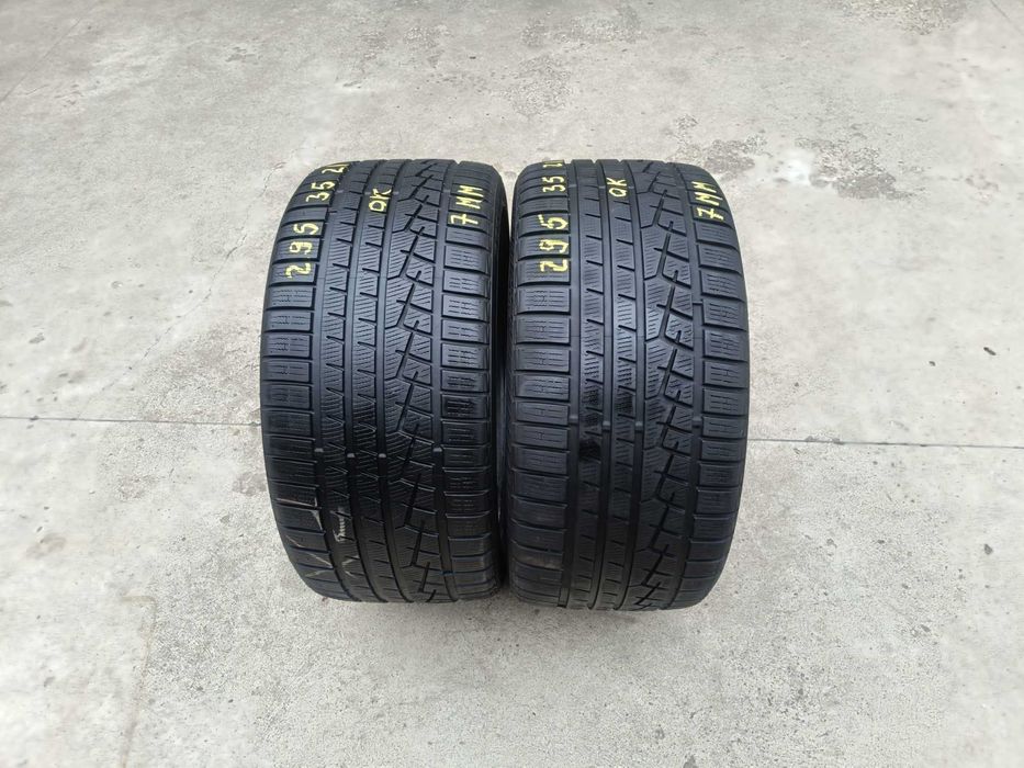 Doua anvelope iarna 295 35 21 yokohama W drive profil de 7 mm