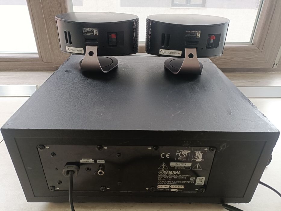 Yamaha YST FSW 050 subwoofer activ + 2 sateliți Onkyo SLM 301