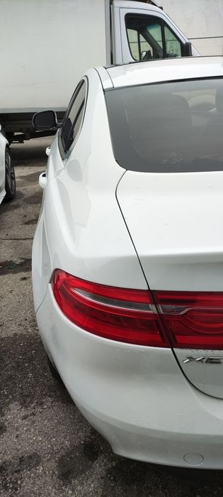 Продавам спортен автомобил Ягуар ХЕ