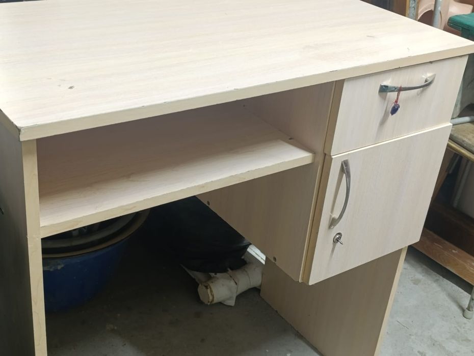 Продам письменный стол