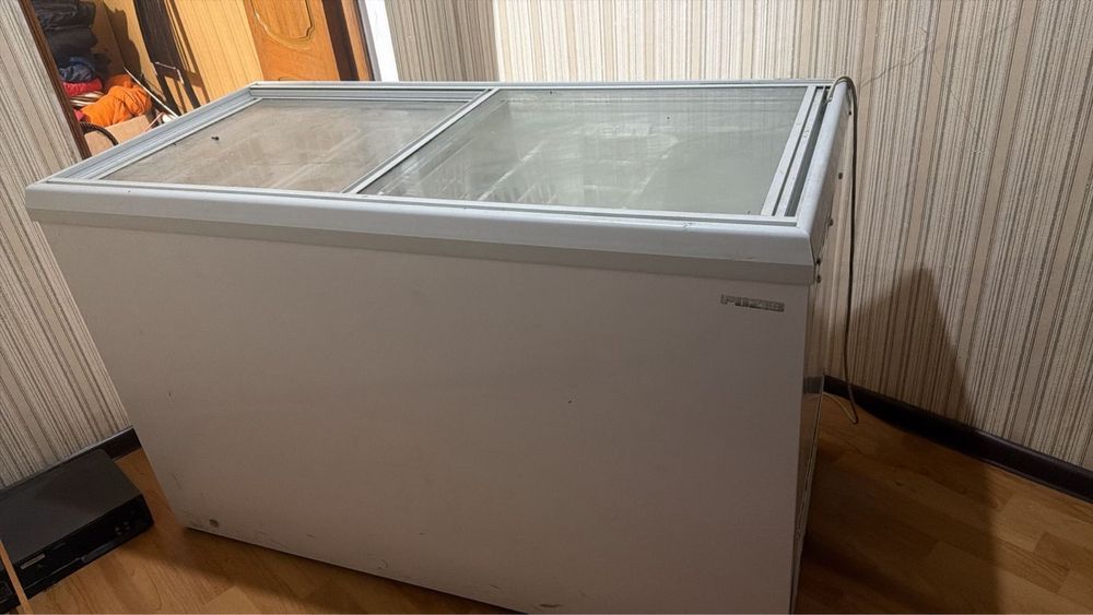 Спальный гарнитур и холодильник