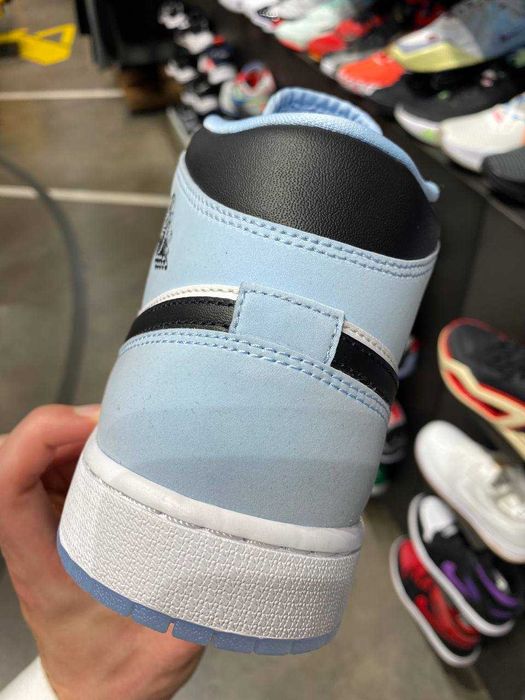 Кроссовки: Nike Air Jordan 1 mid