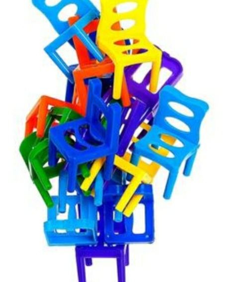 Игра на равновесие. 70 стульчиков