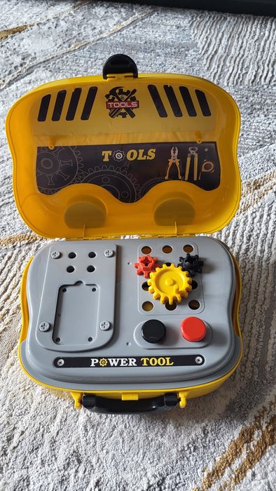 Продам детский набор с инструментами