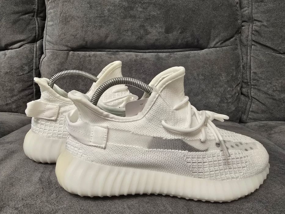 Adidas yezzy nr 40- 45 preț 350 lei