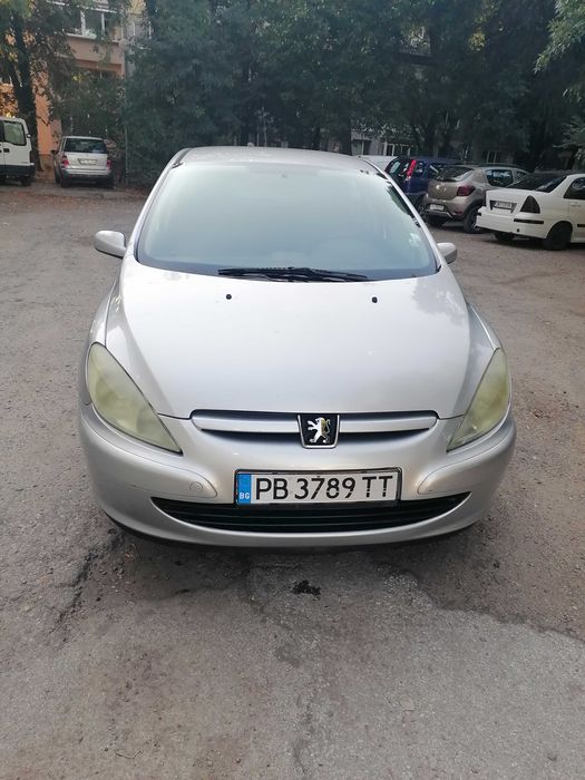 Продавам Пежо 307 HDI с всички документи в движение.